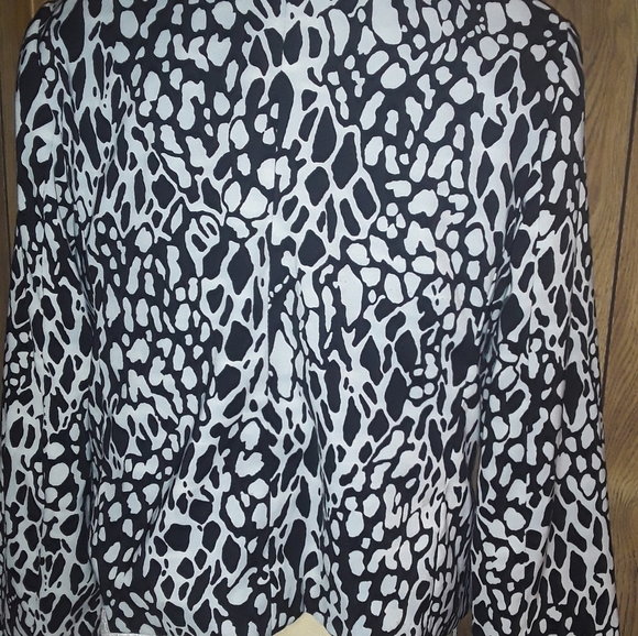 Womans Size 10 Black & White 2 button Closure Elegant Blazer Jacket Blouse - Picture 3 of 4